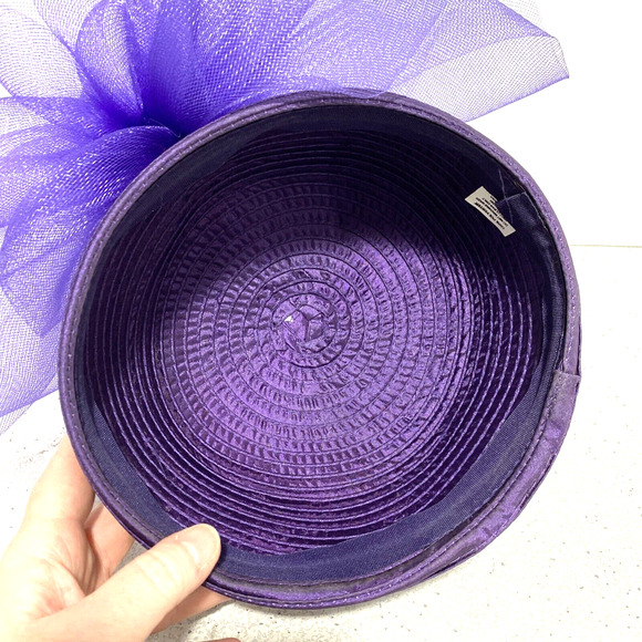 Vintage inspired purple hat with netting bow and faux pearls retro pill box look - Picture 7 of 10